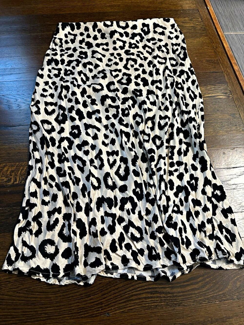 H&M Black/White Animal Print Pleated Elastic Waist Pull-On Midi Skirt L